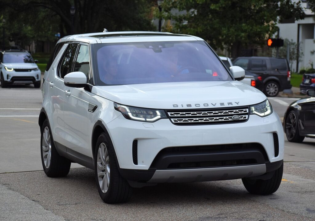 range rover discovery, suv, vehicle, 4x4, street, traffic, car sales, toyota, luxury, auto, bmw, jeep, transportation, road, travel, 4wd, amg, trip, driving, white, mid sized, family car, automotive, suv, toyota, toyota, toyota, toyota, toyota, family car